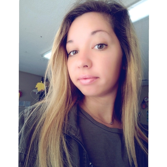 Meet your Posher, Stephanie - Picture 1 of 1